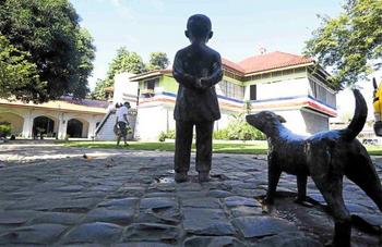 20190310-Statue-of-young-Jose-Rizal-in-Calamba-house.jpg