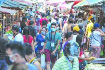 Throngs-of-people-gather-around-market-stalls-on-Blumentritt-Street-in-Manila.jpg