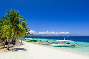 philippines-boracay-beach-and-boats.jpg